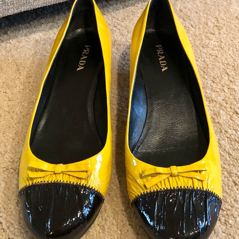 Prada Yellow-Gold and Black Patent Leather with bow and kitten heel